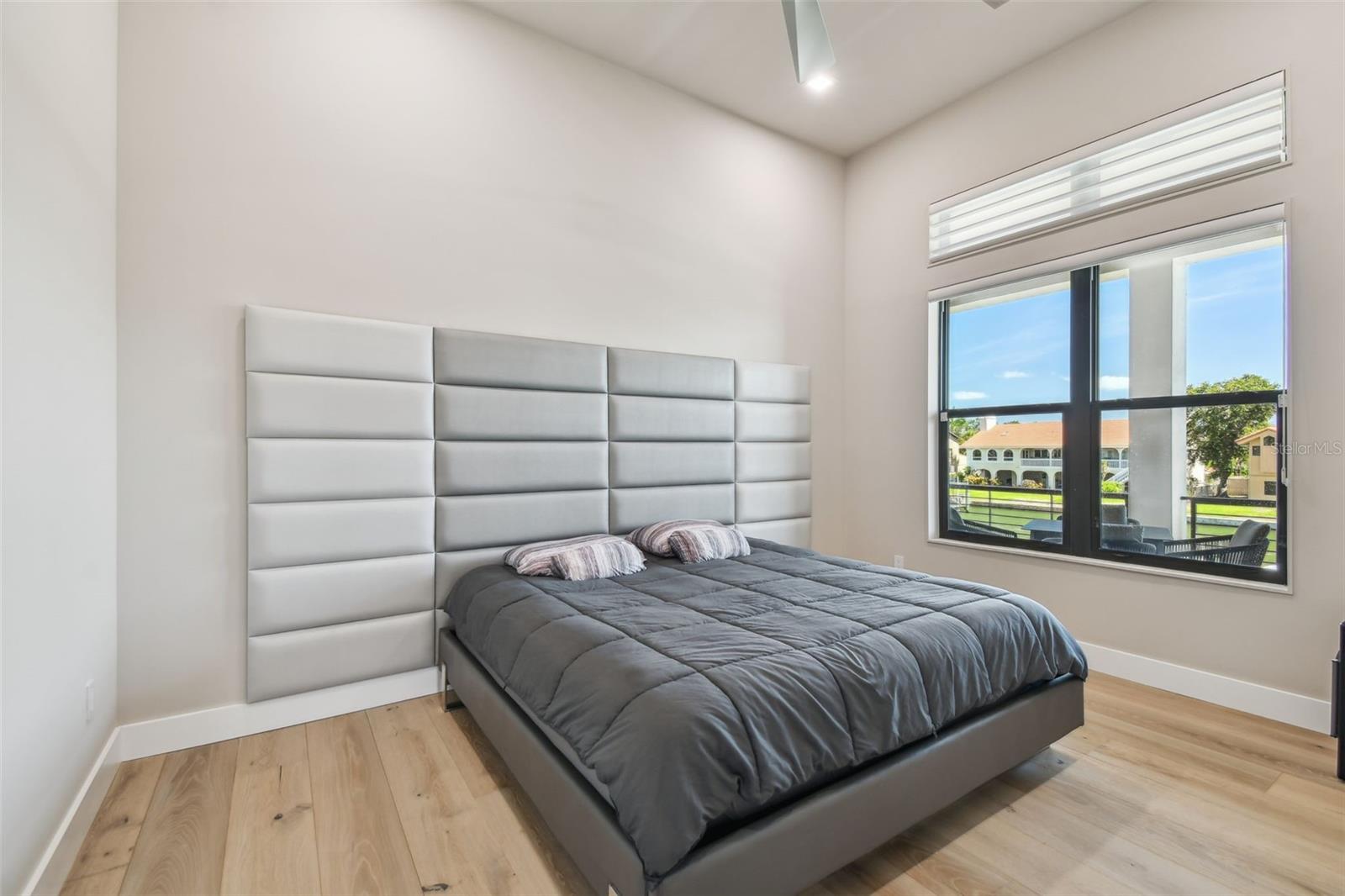 TB8399186 Property Photo