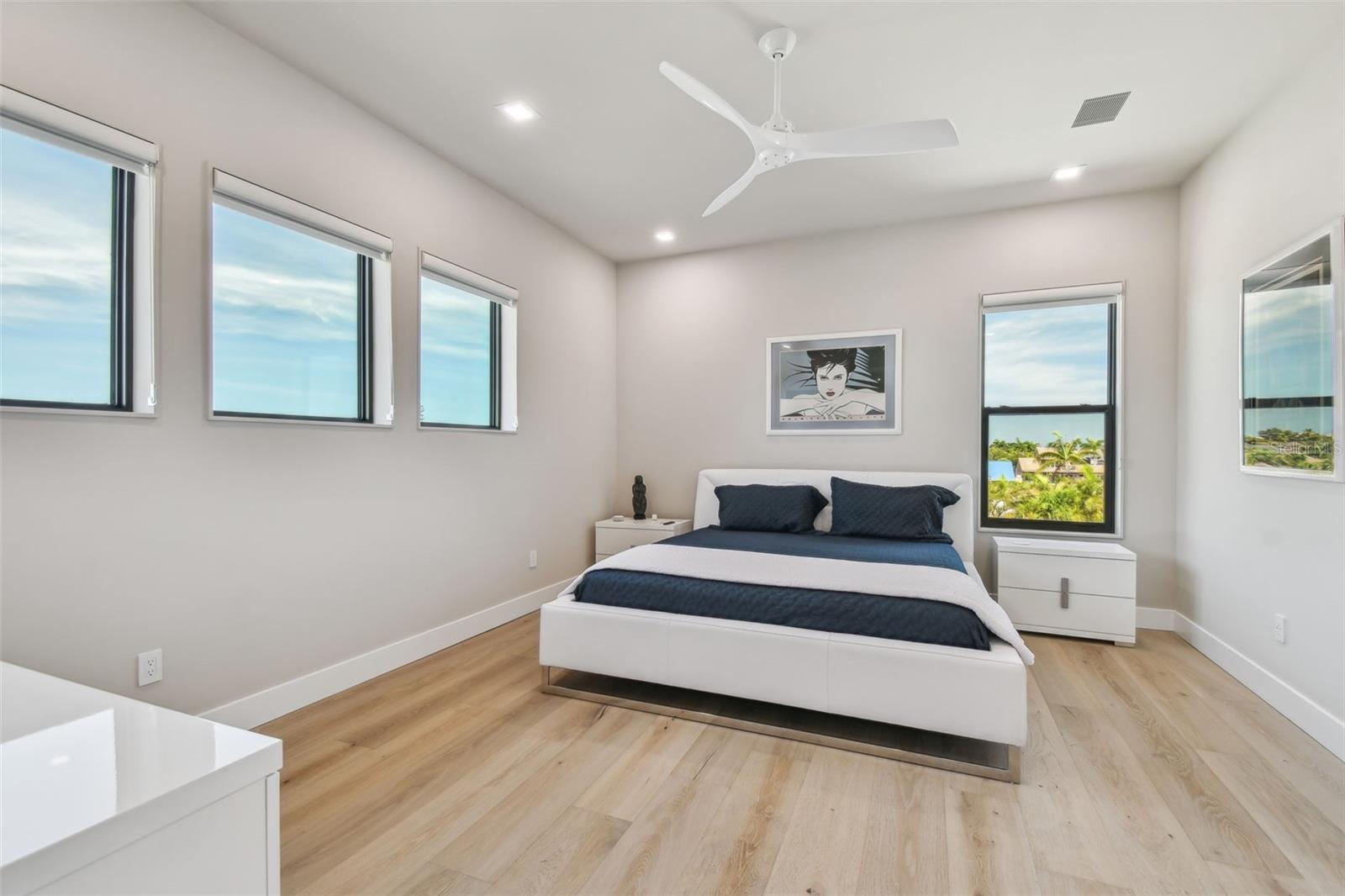 TB8399186 Property Photo