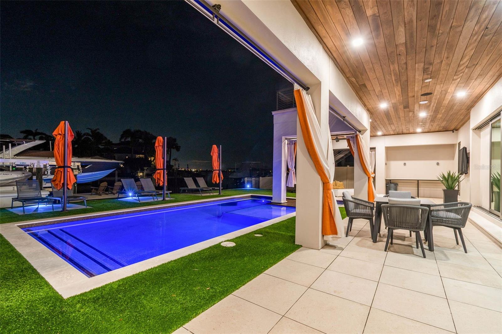 TB8399186 Property Photo