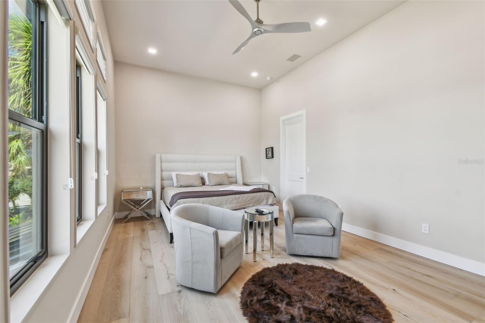 TB8399186 Property Photo