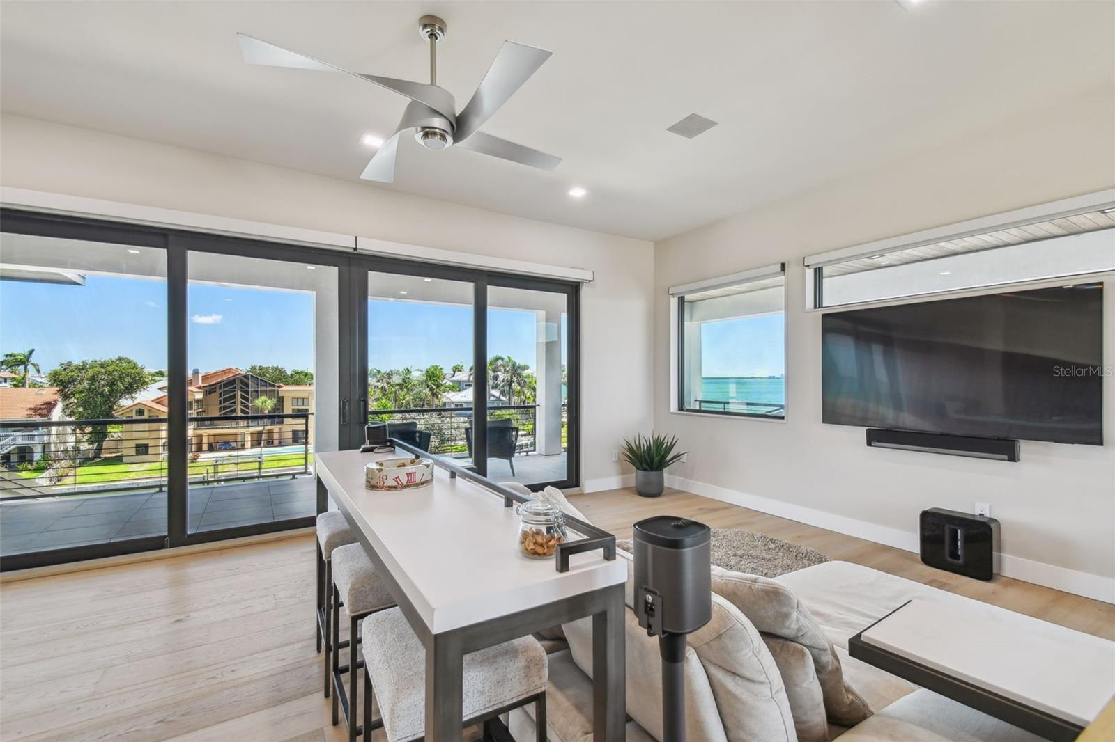 TB8399186 Property Photo