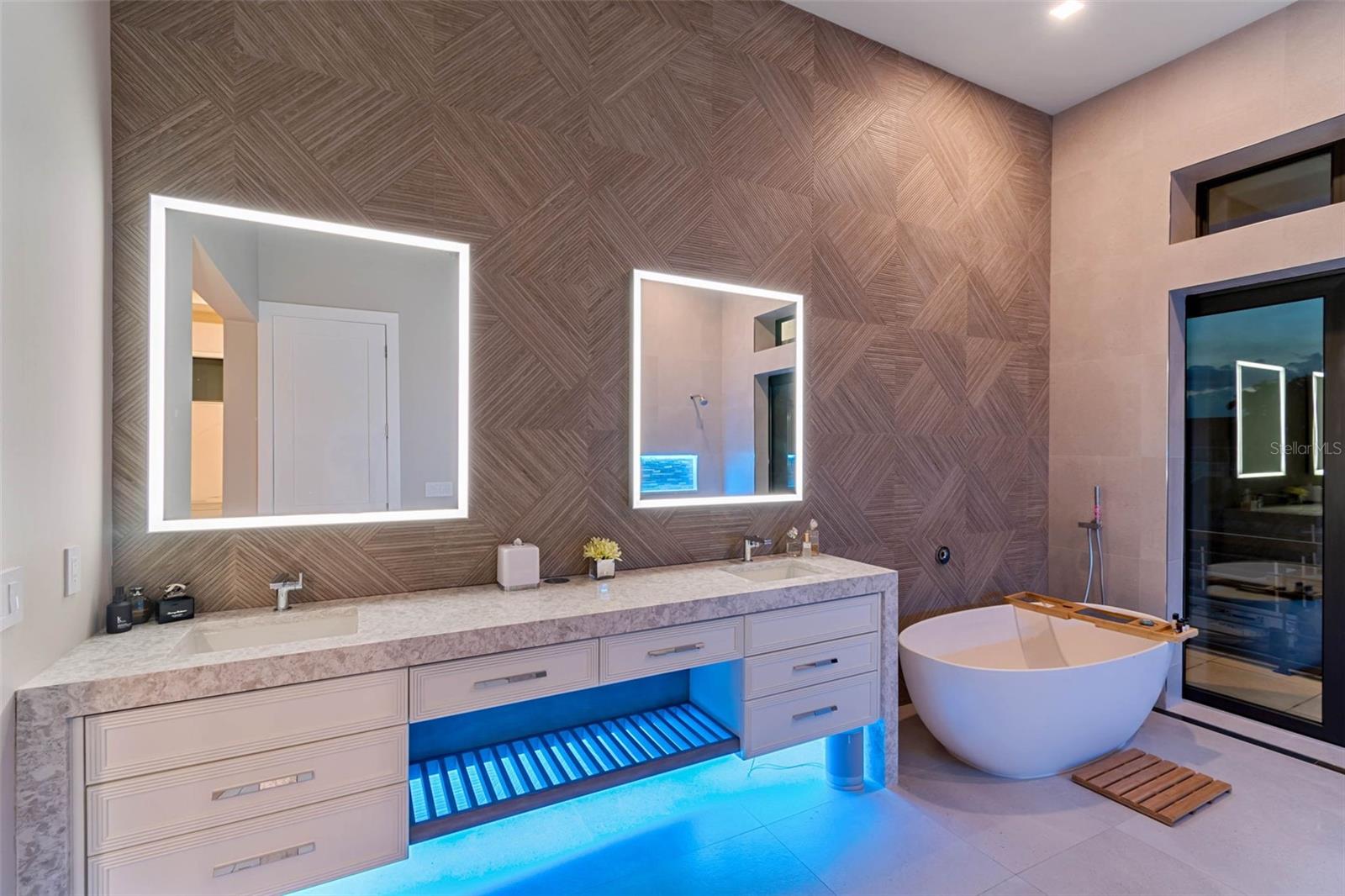 TB8399186 Property Photo