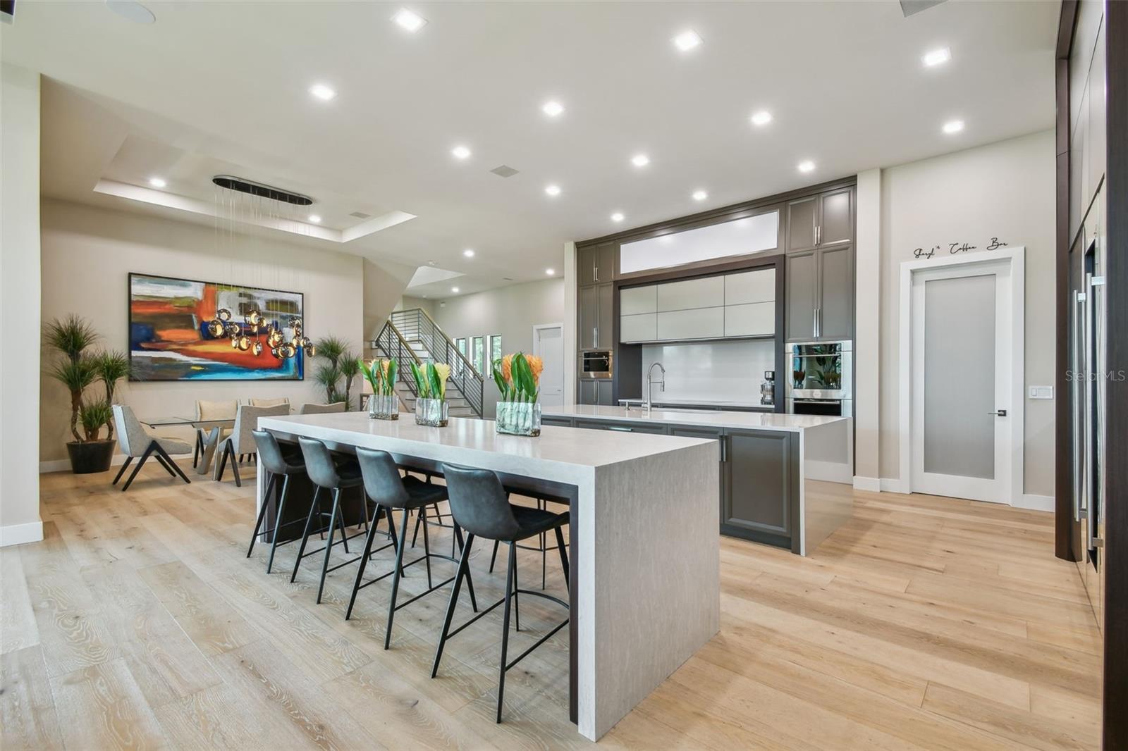 TB8399186 Property Photo