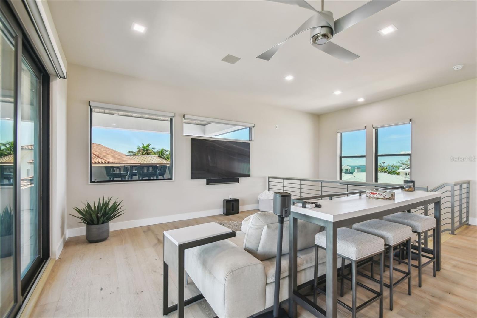 TB8399186 Property Photo