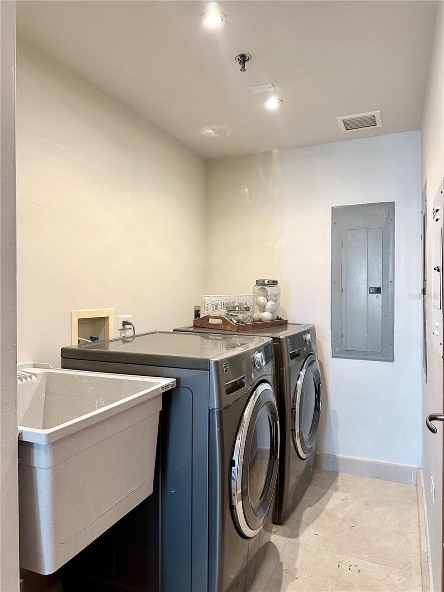 PR9114406 Property Photo