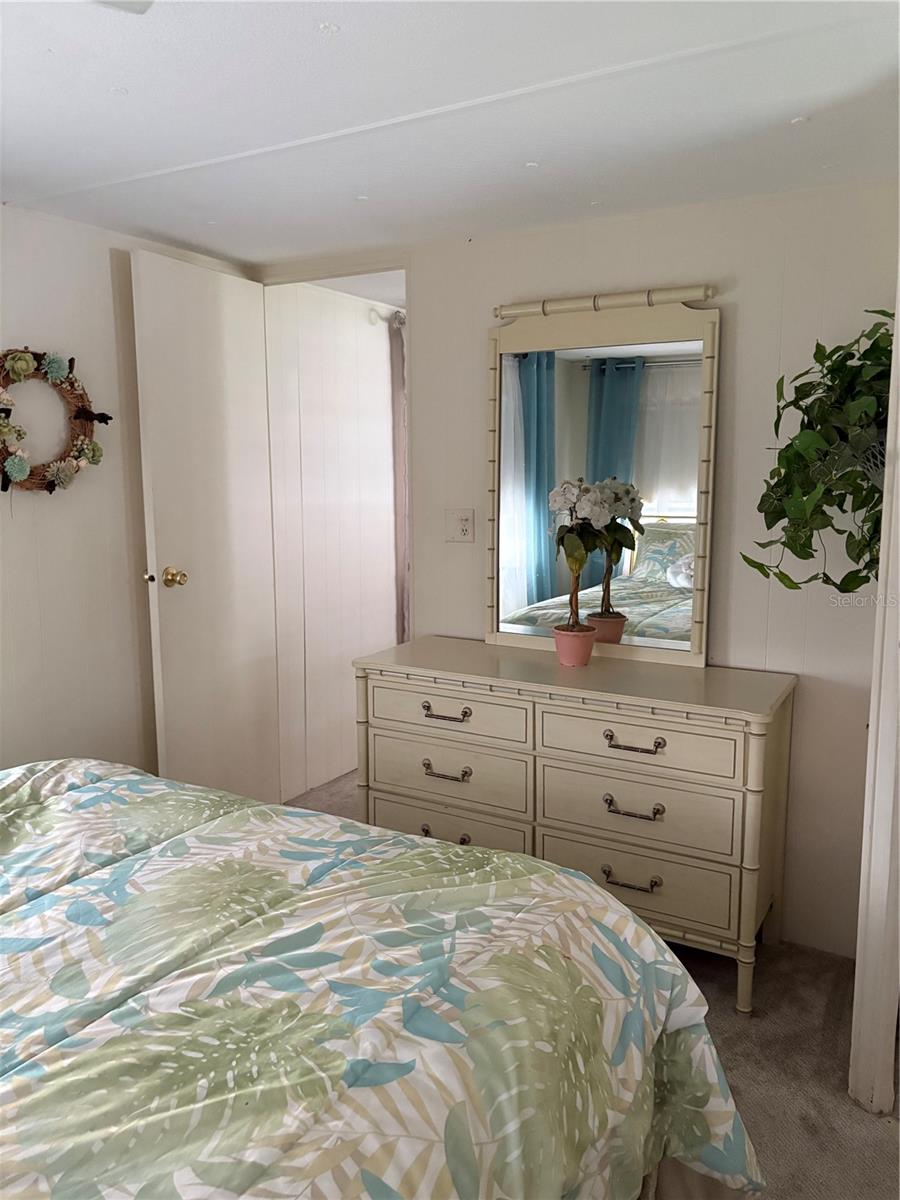 V4943393 Property Photo