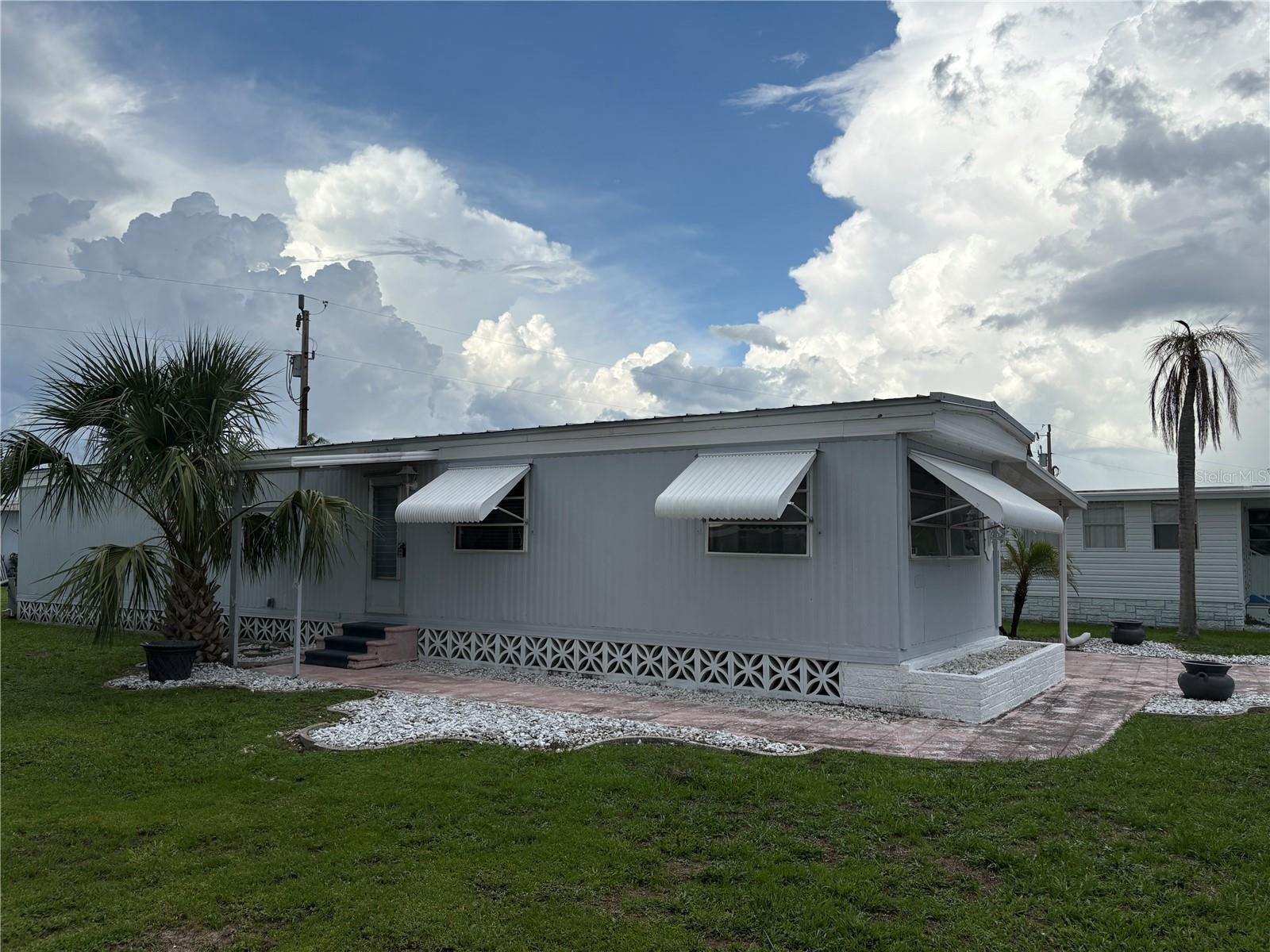 V4943393 Property Photo