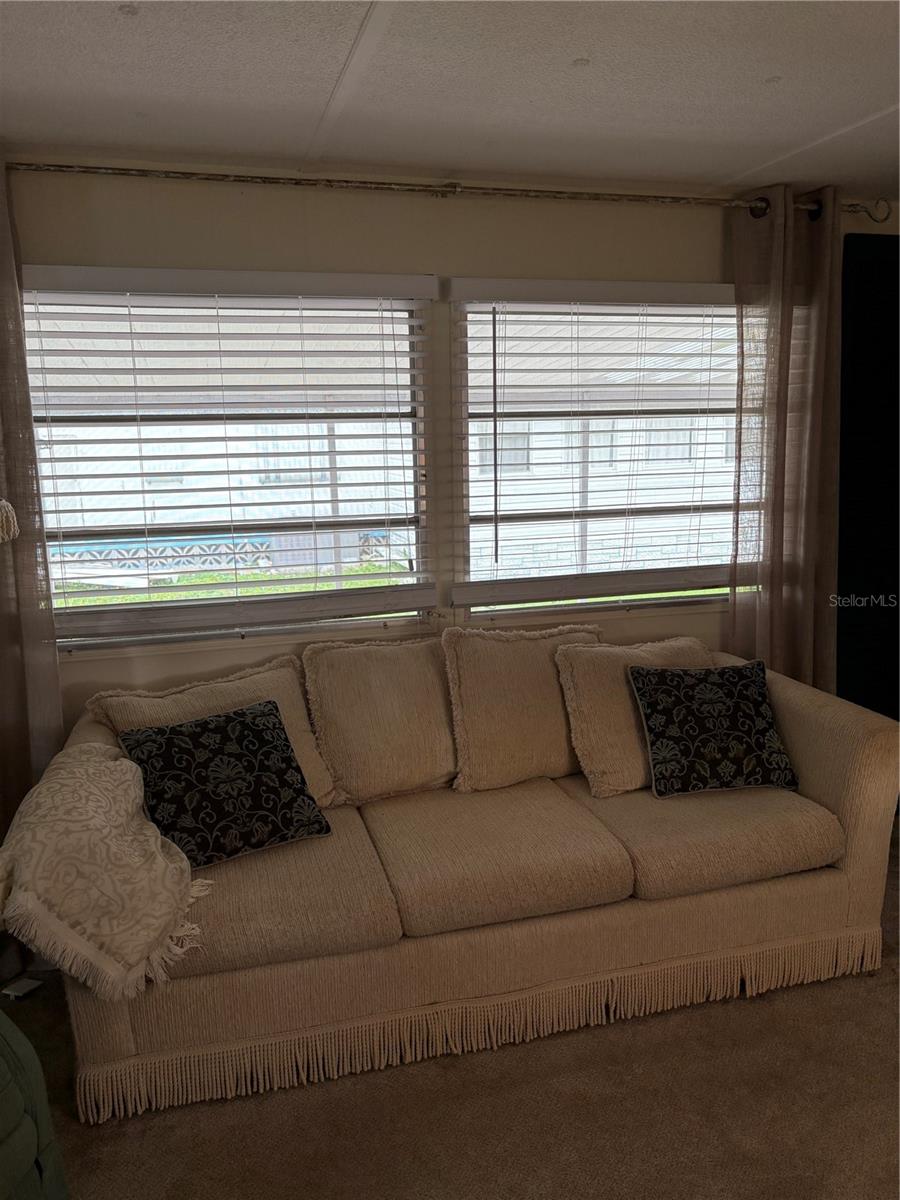 V4943393 Property Photo