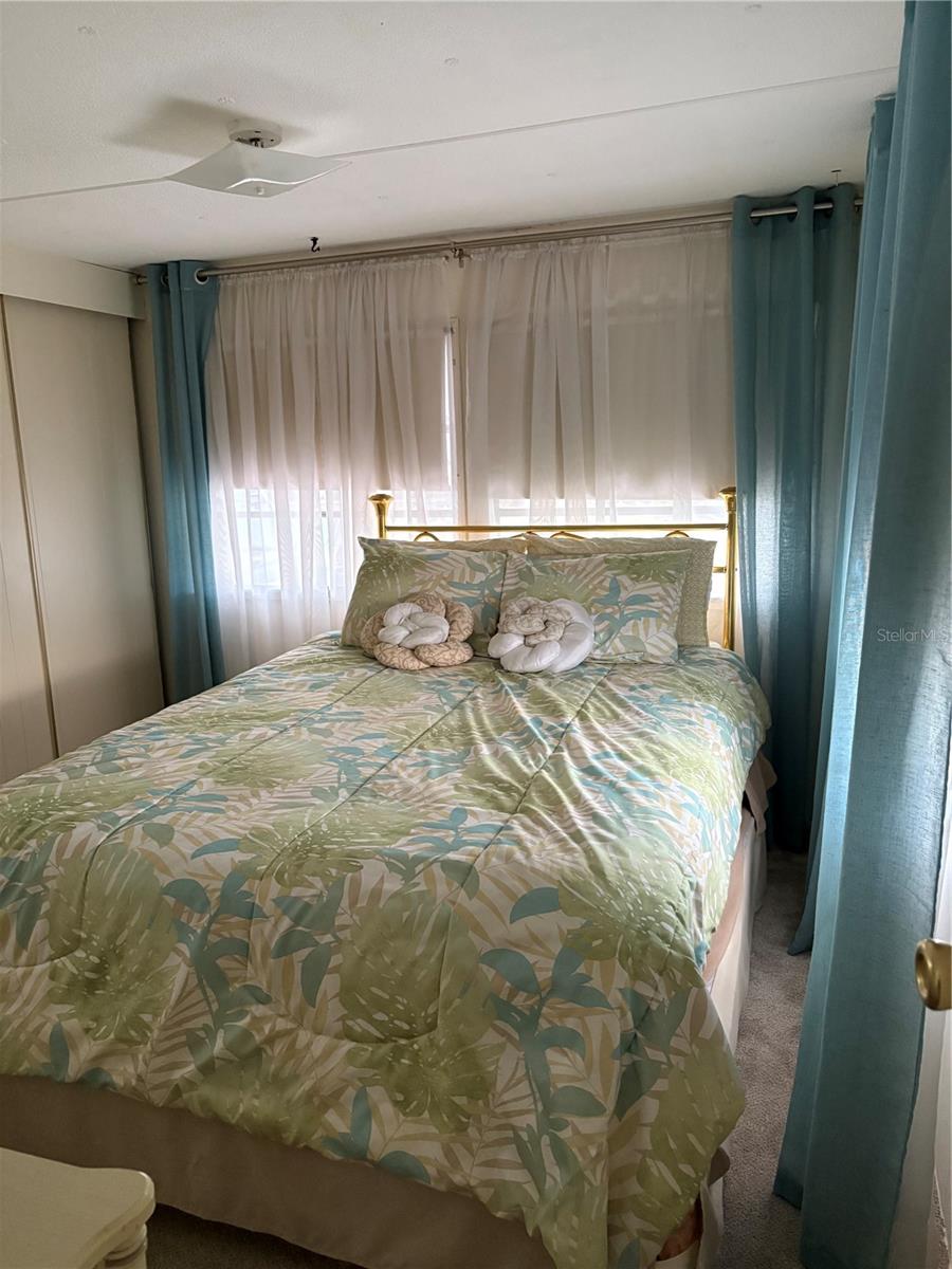 V4943393 Property Photo