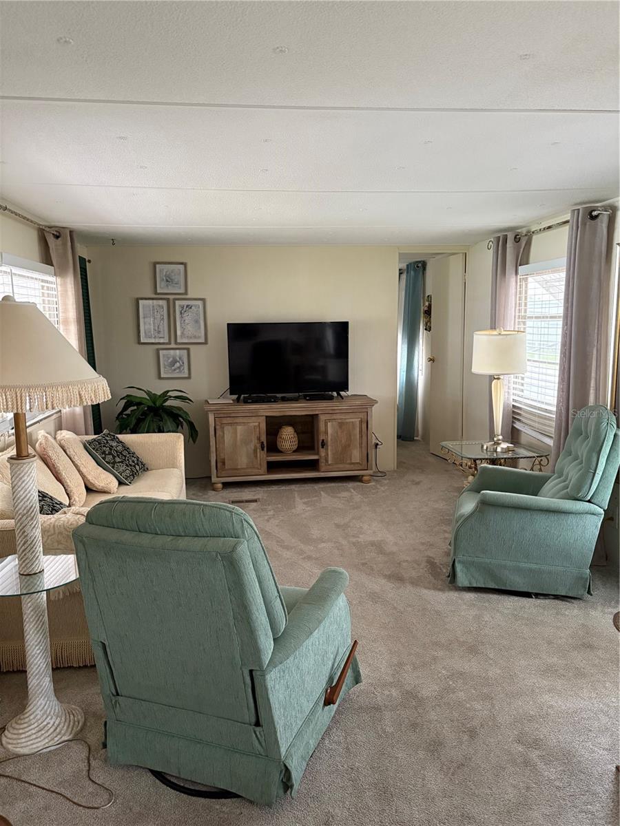 V4943393 Property Photo