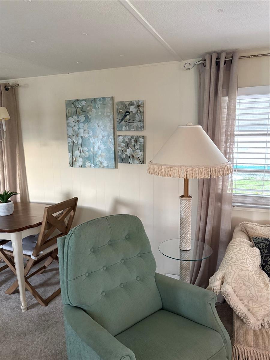 V4943393 Property Photo