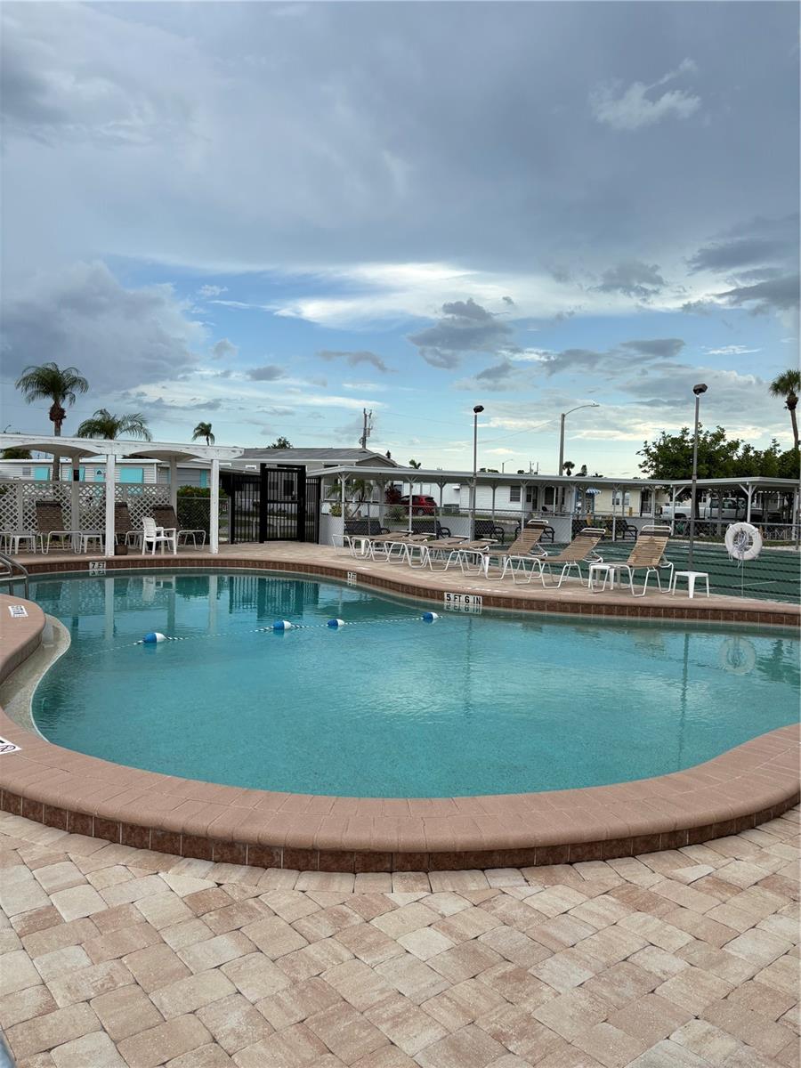 V4943393 Property Photo