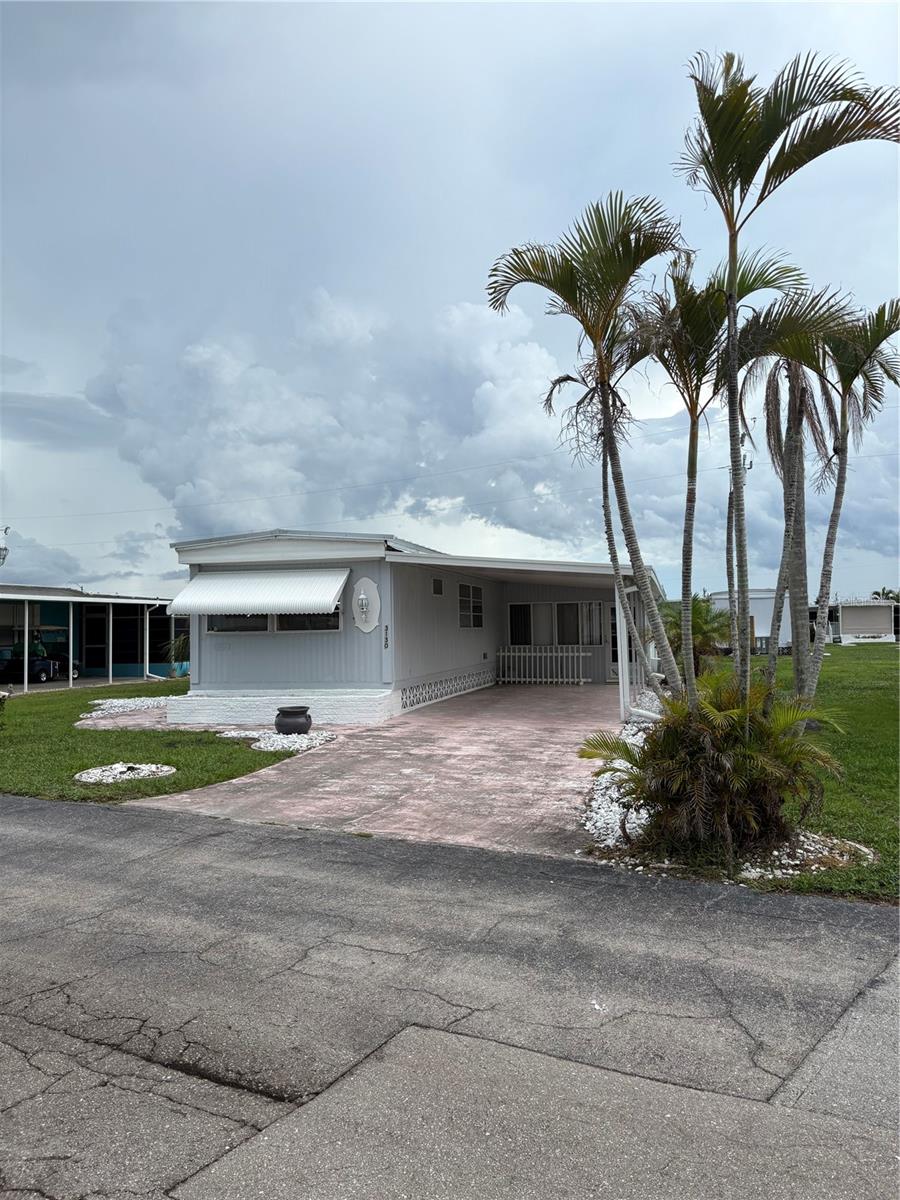 V4943393 Property Photo