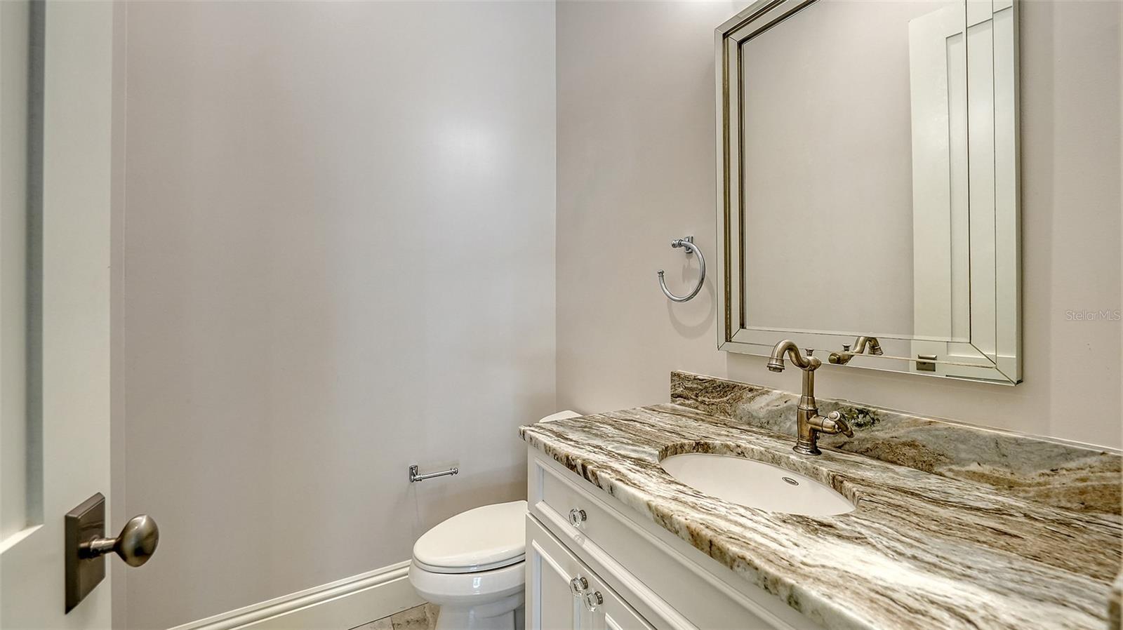 A4656708 Property Photo
