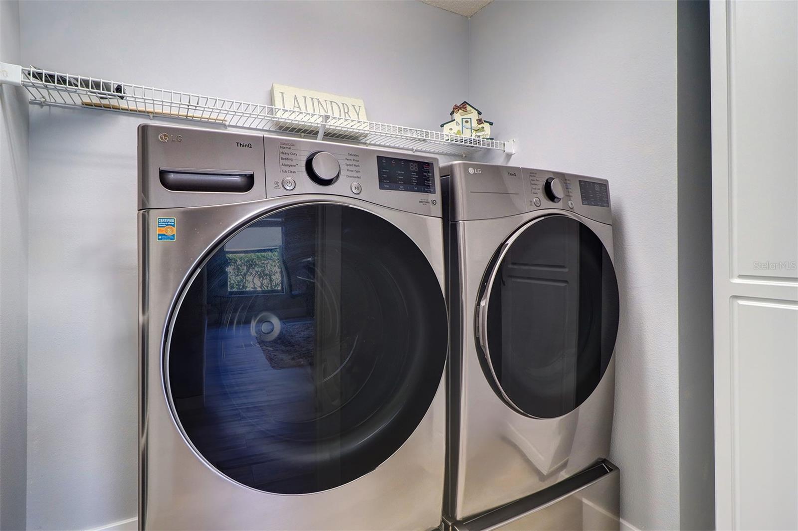 Washer/dryer in utility room