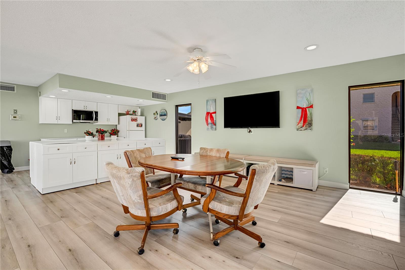 221 FERNWOOD CIR #221, SEMINOLE, FL, 33777