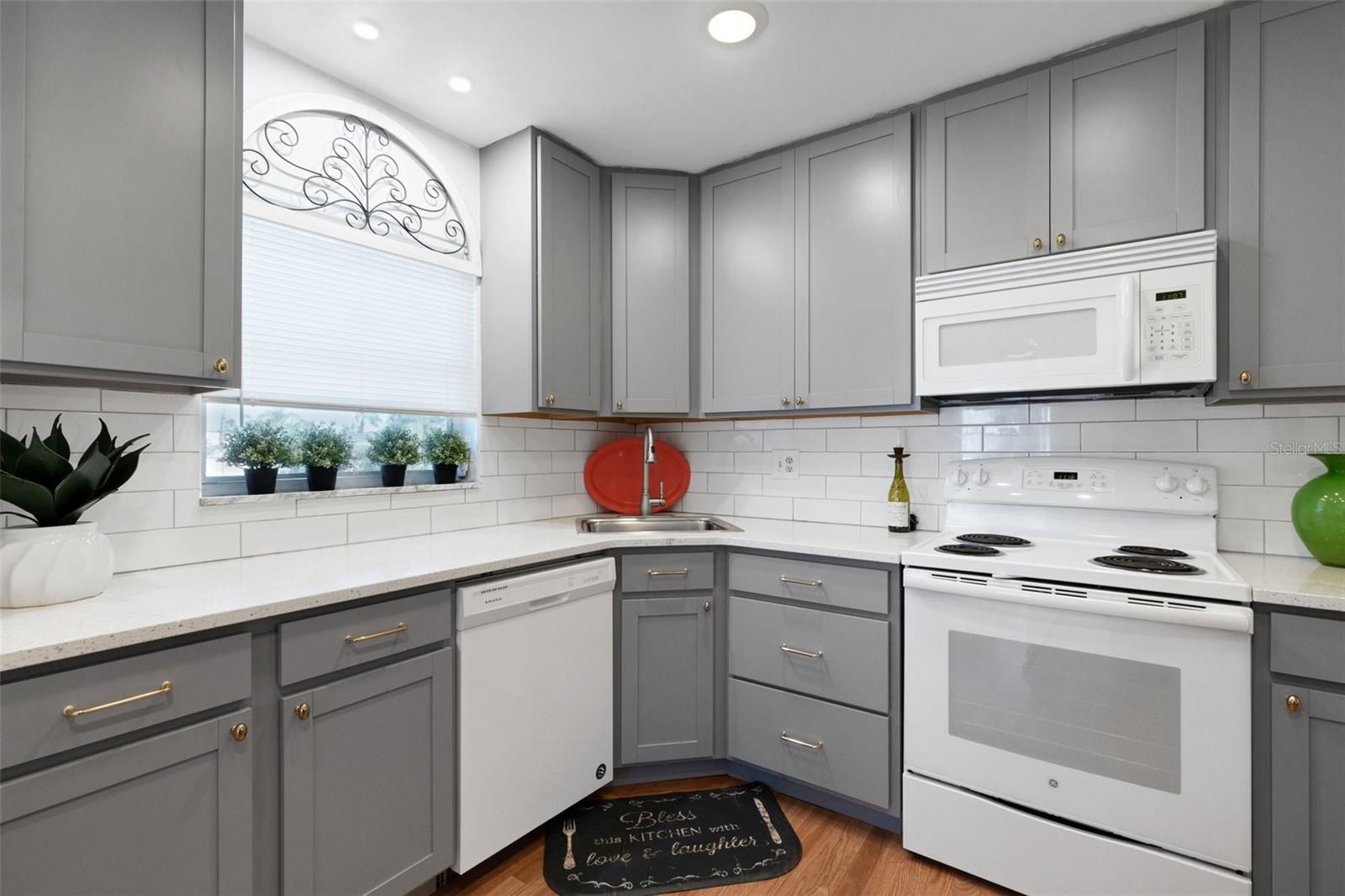 221 FERNWOOD CIR #221, SEMINOLE, FL, 33777