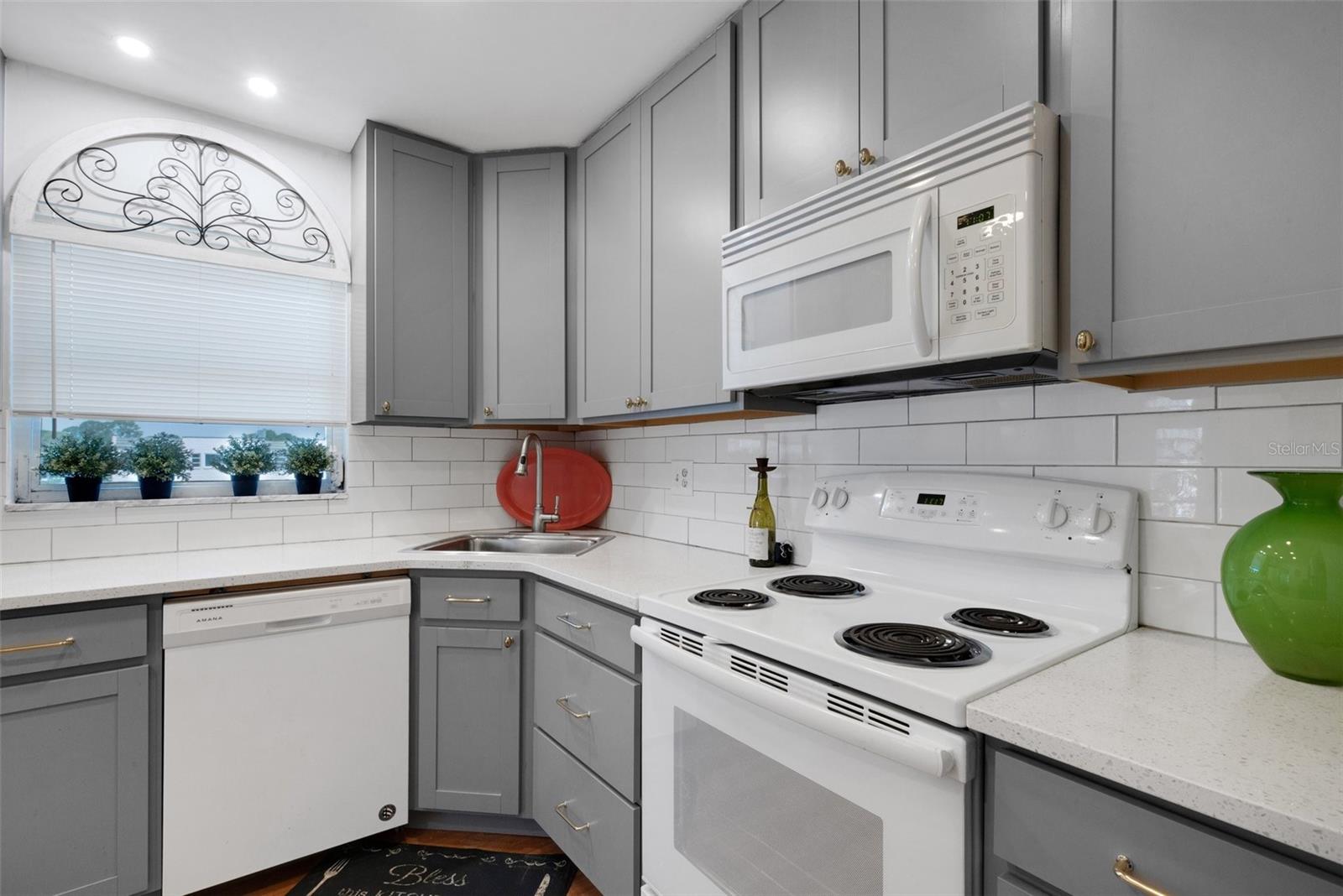 221 FERNWOOD CIR #221, SEMINOLE, FL, 33777