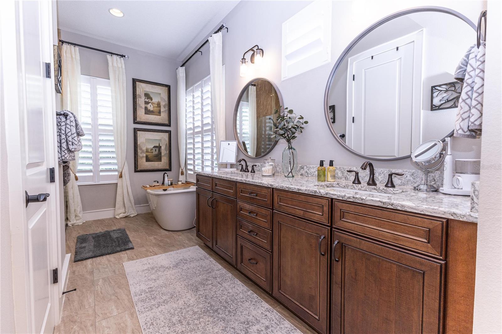 10592 WOODS DR, OXFORD, FL, 34484