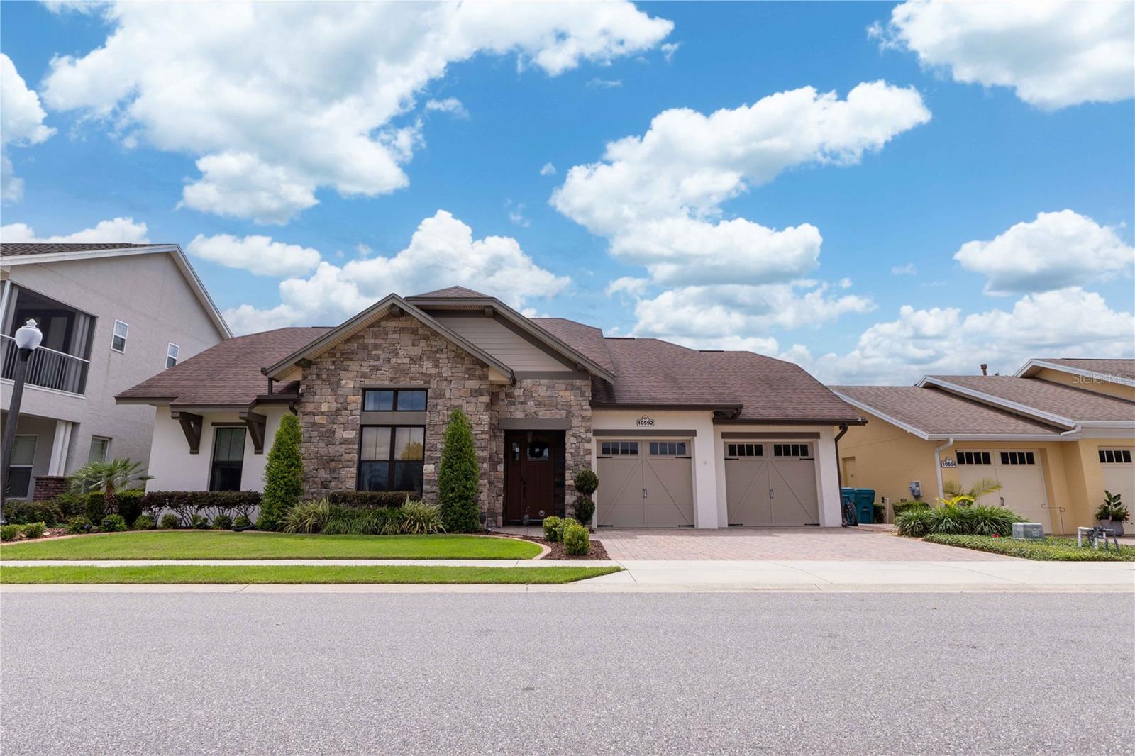 10592 WOODS DR, OXFORD, FL, 34484