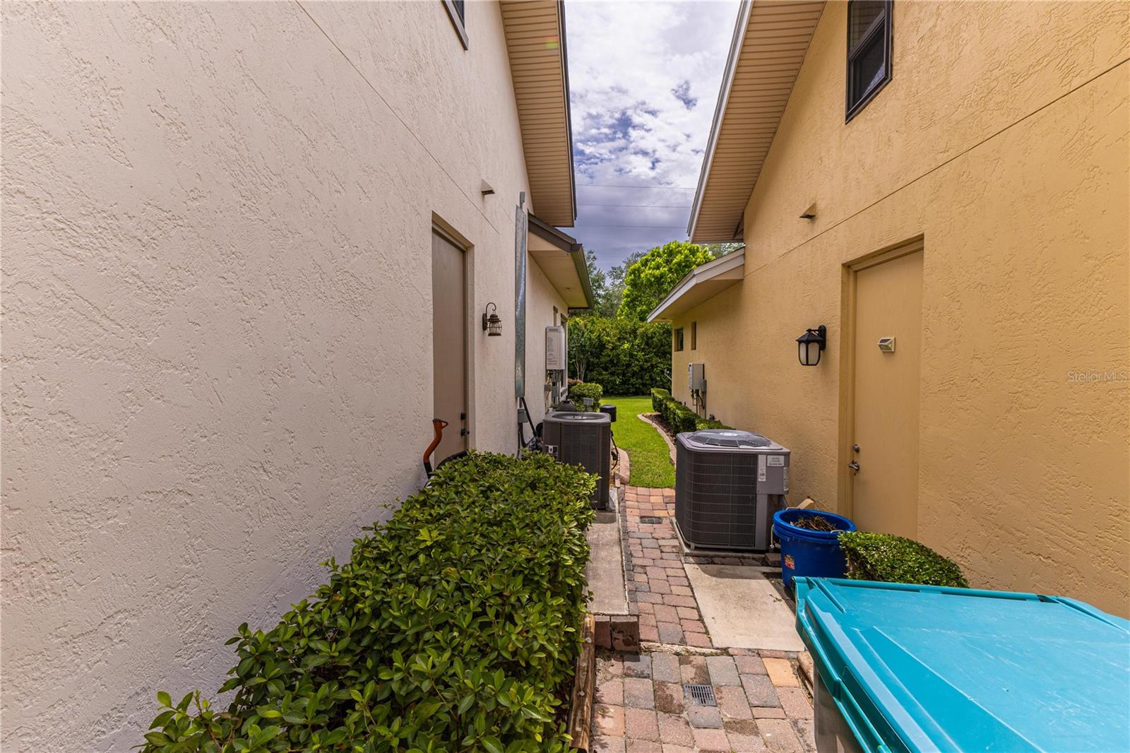 10592 WOODS DR, OXFORD, FL, 34484