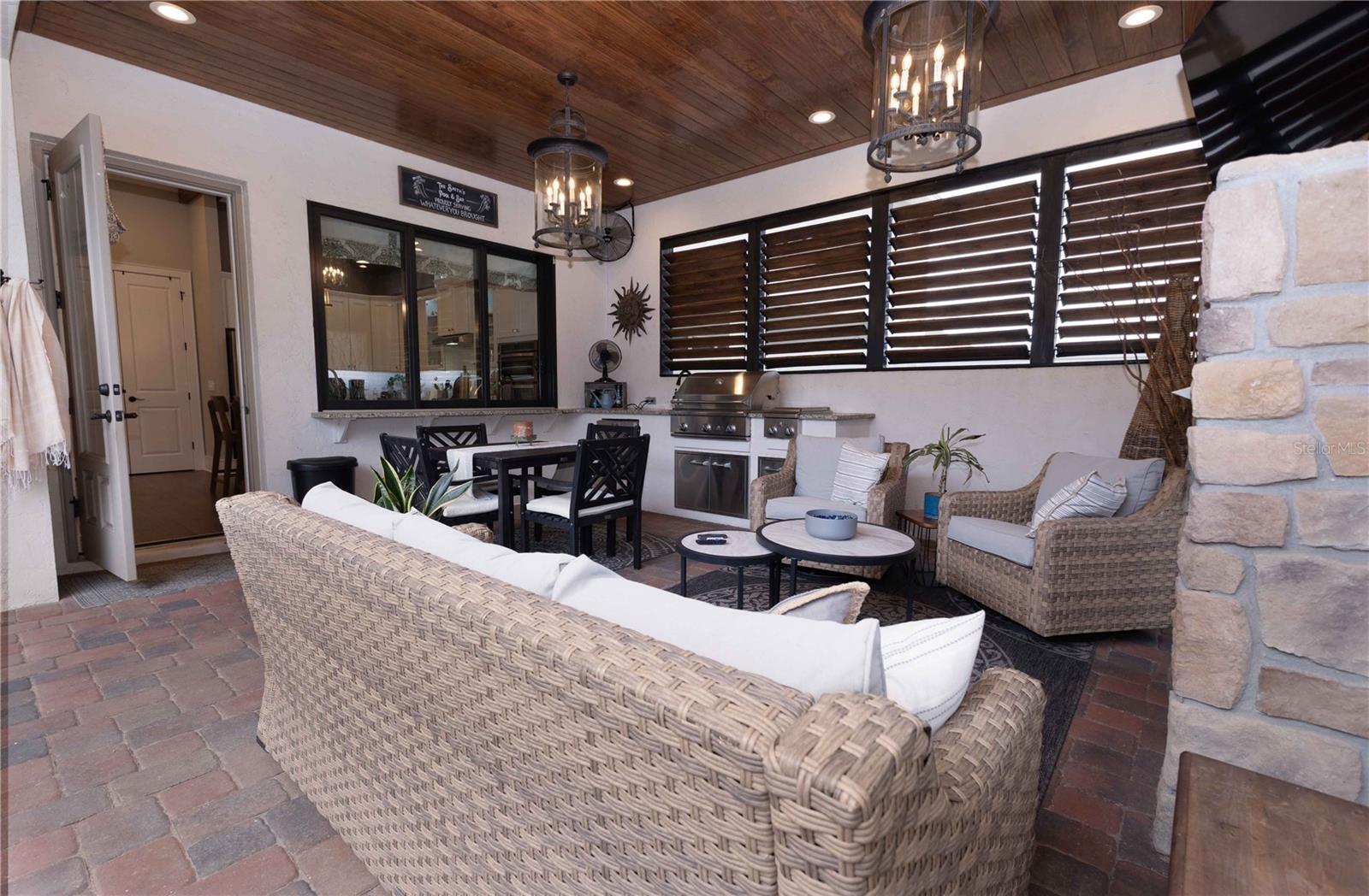 10592 WOODS DR, OXFORD, FL, 34484