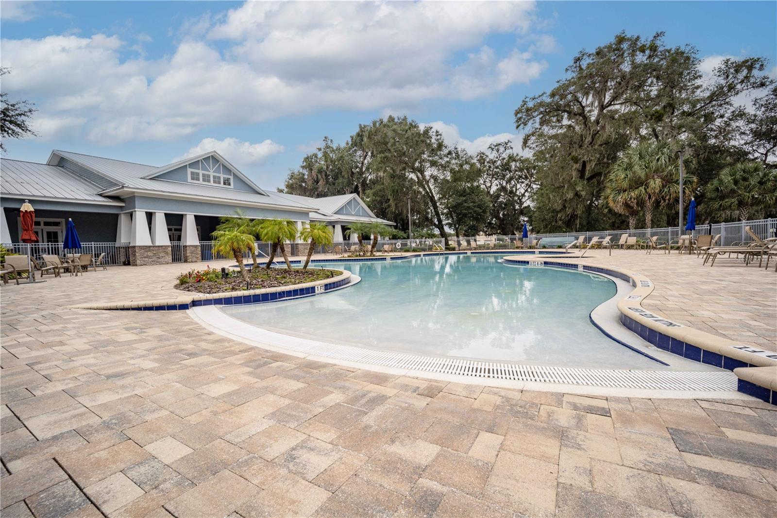 10592 WOODS DR, OXFORD, FL, 34484