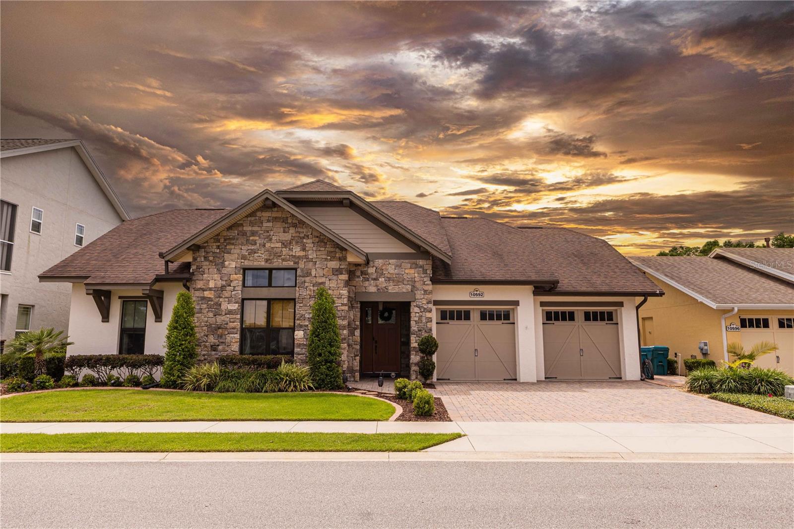 10592 WOODS DR, OXFORD, FL, 34484