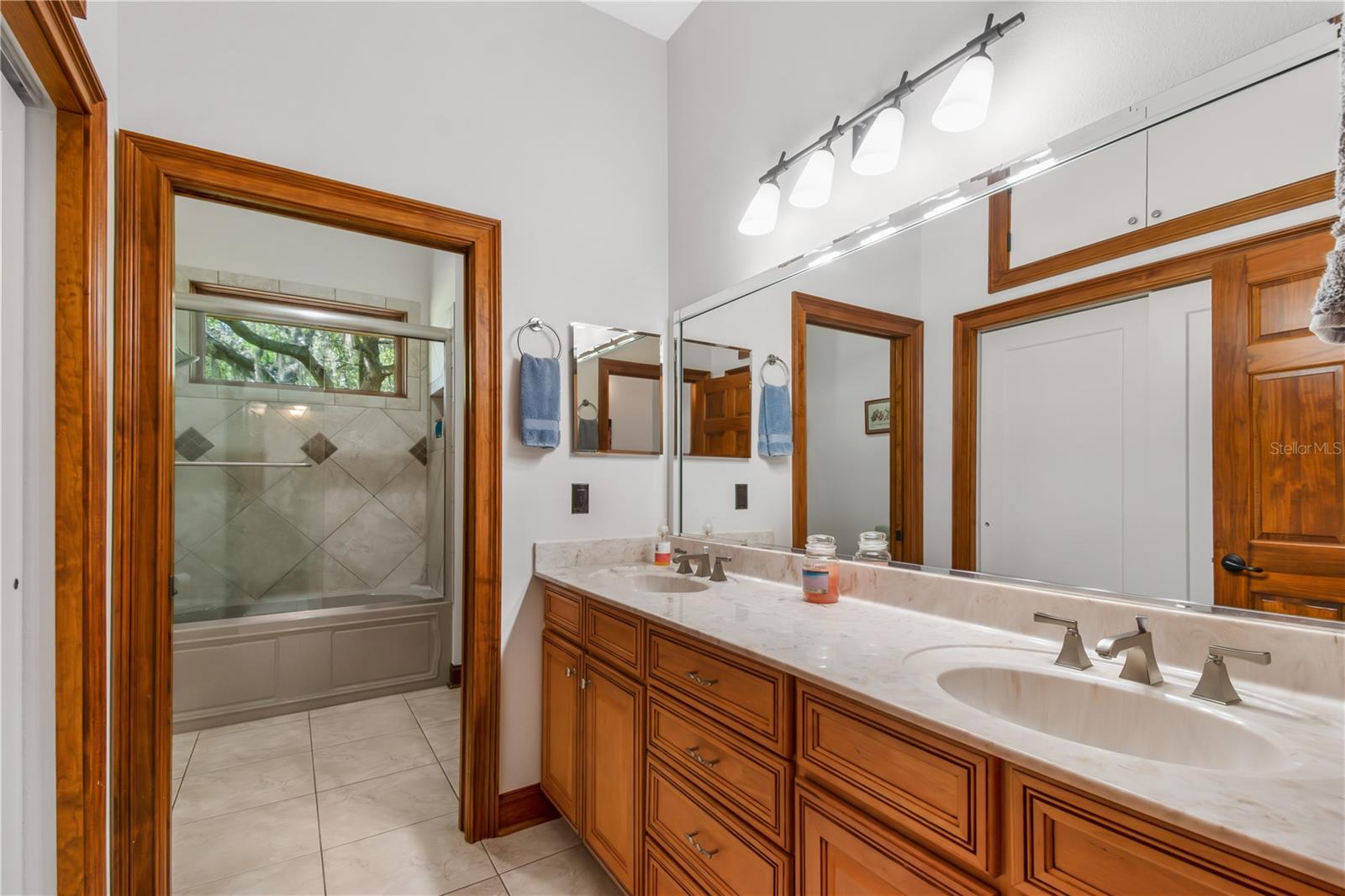 OM704207 Property Photo