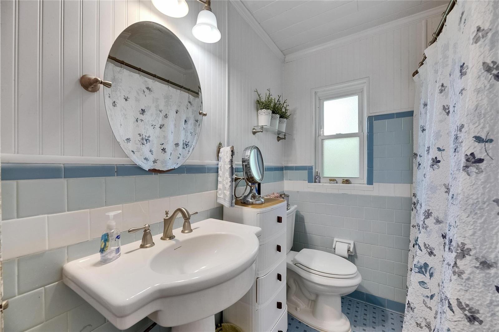 TB8399878 Property Photo