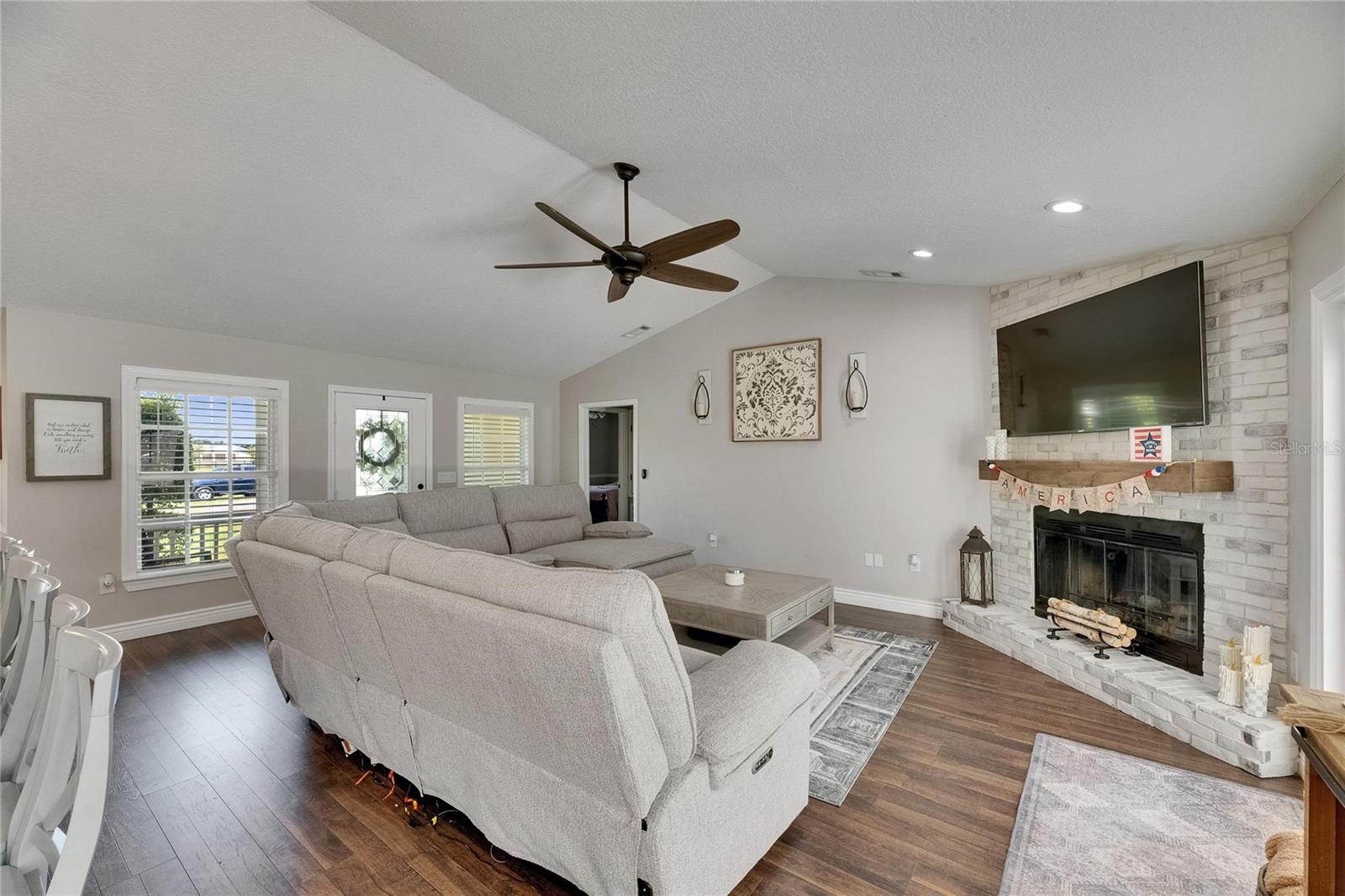 TB8399878 Property Photo