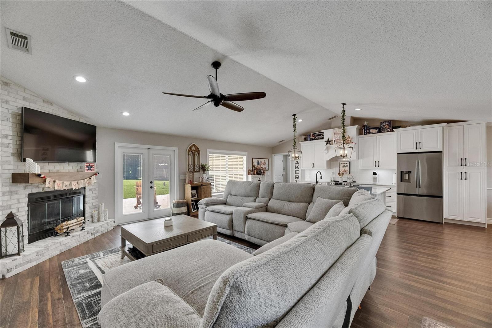 TB8399878 Property Photo