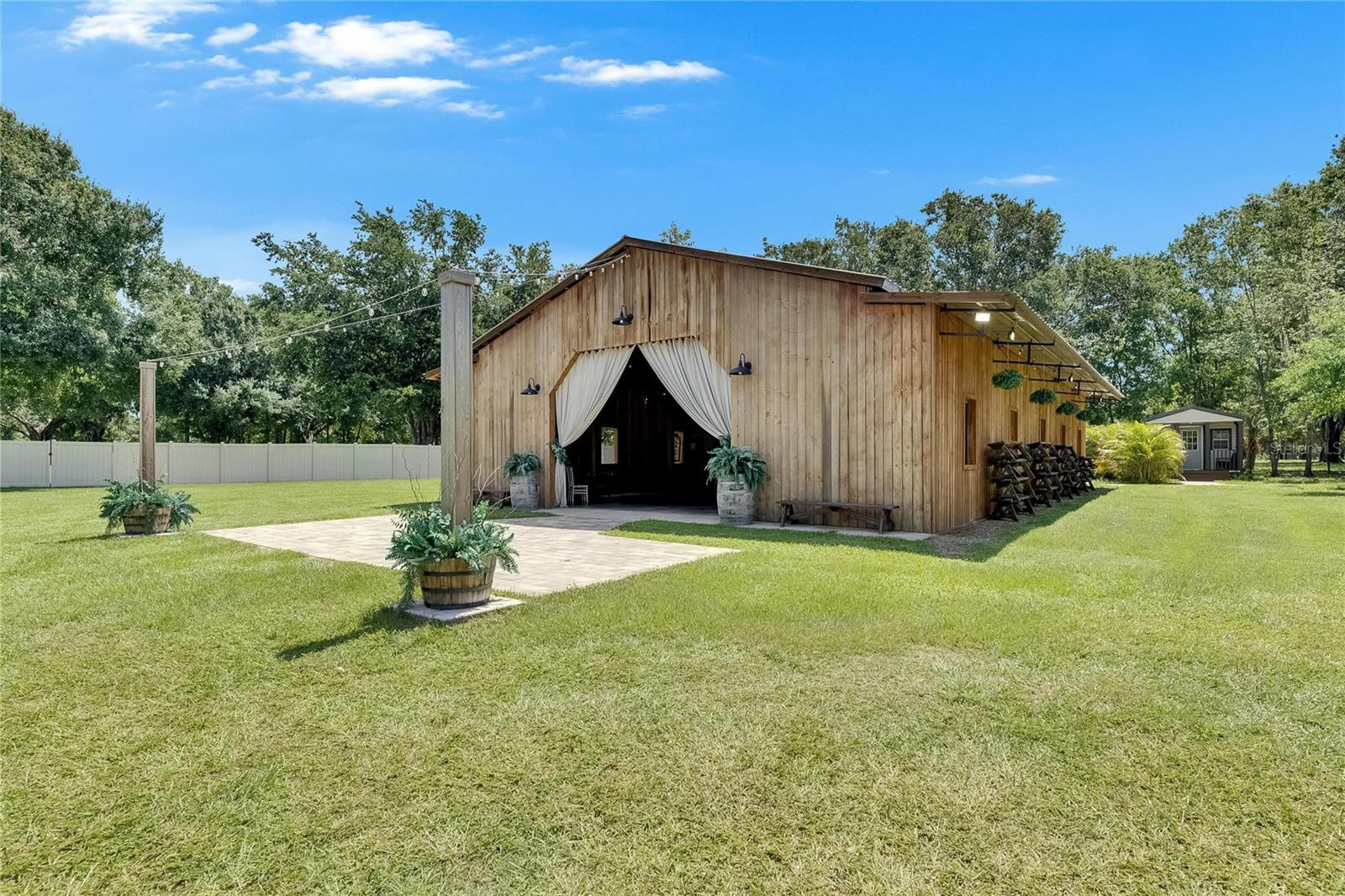 TB8399878 Property Photo