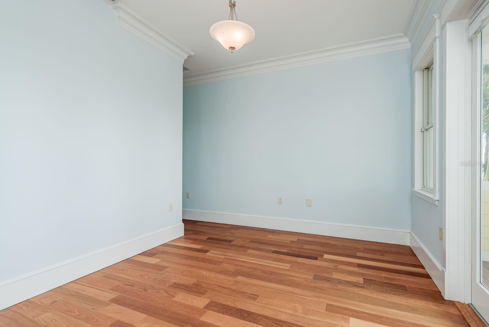 TB8399954 Property Photo