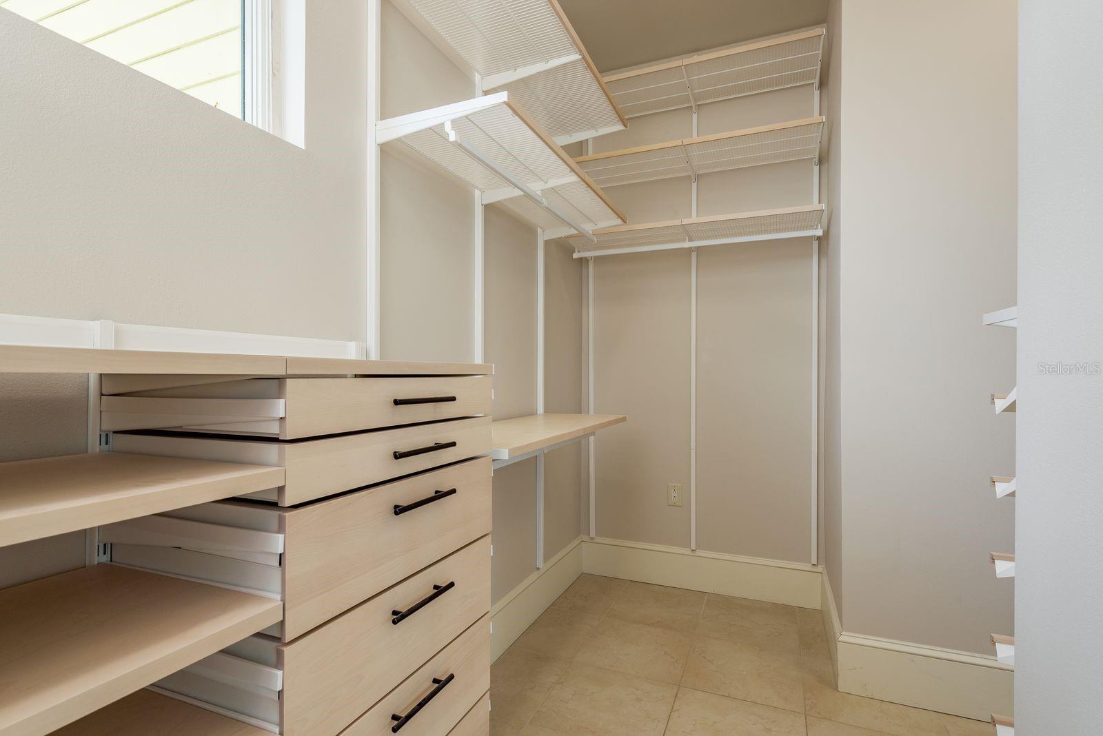 TB8399954 Property Photo