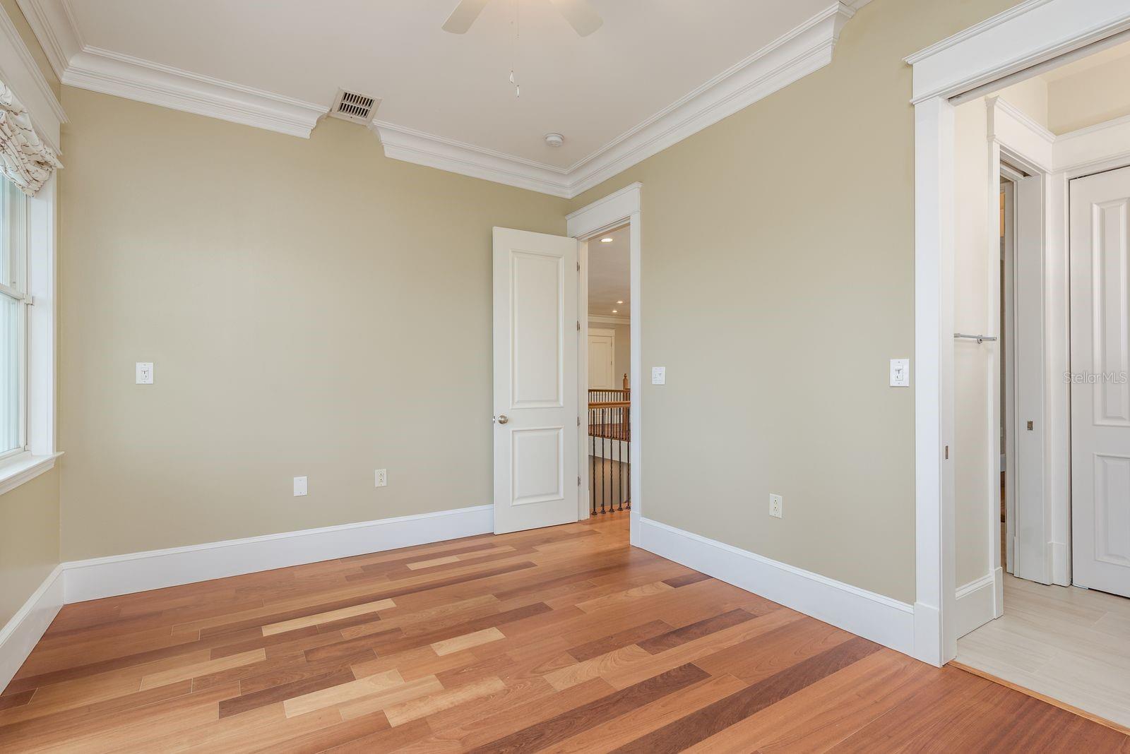 TB8399954 Property Photo