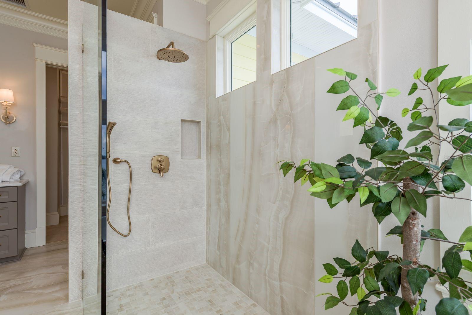 TB8399954 Property Photo