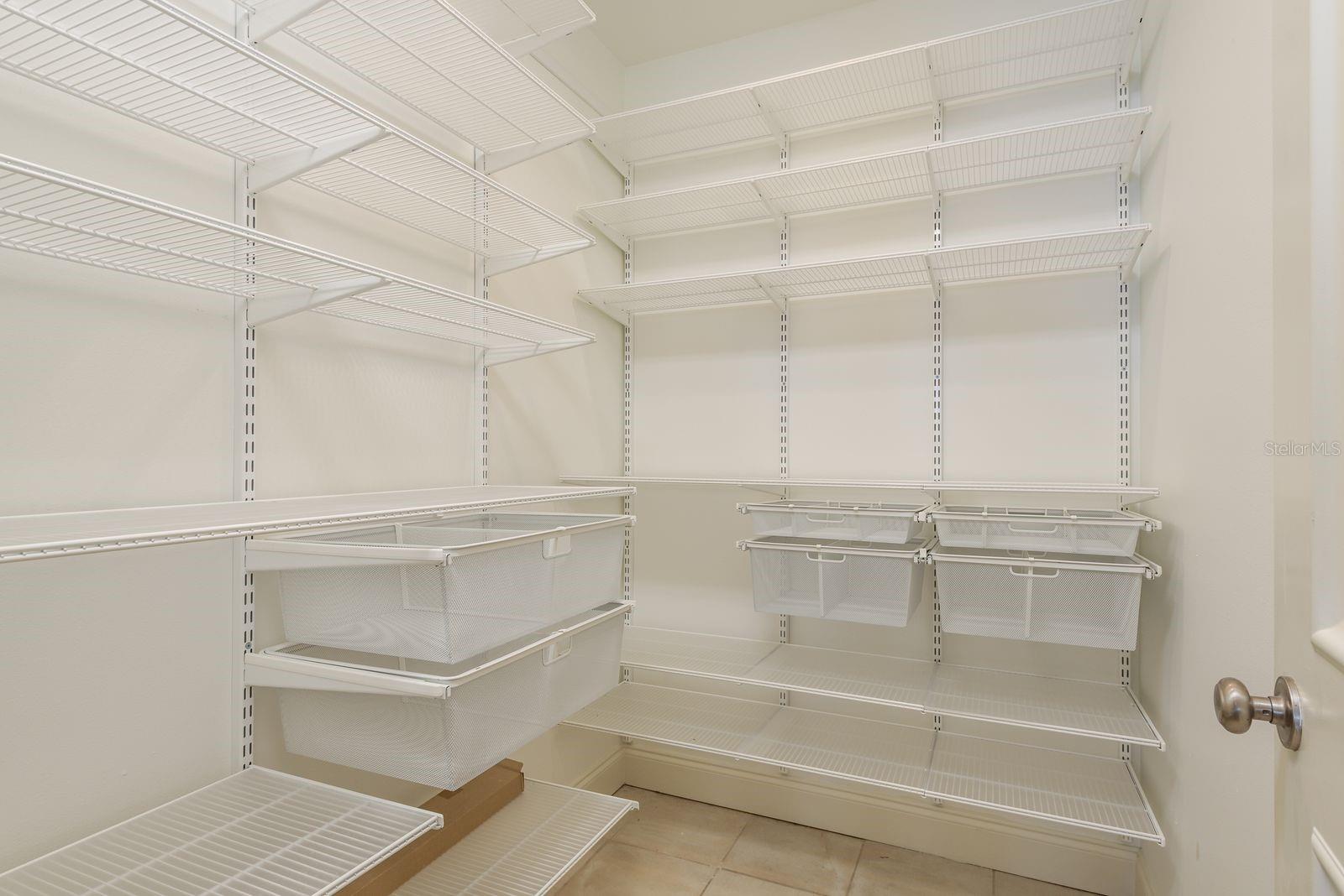 TB8399954 Property Photo