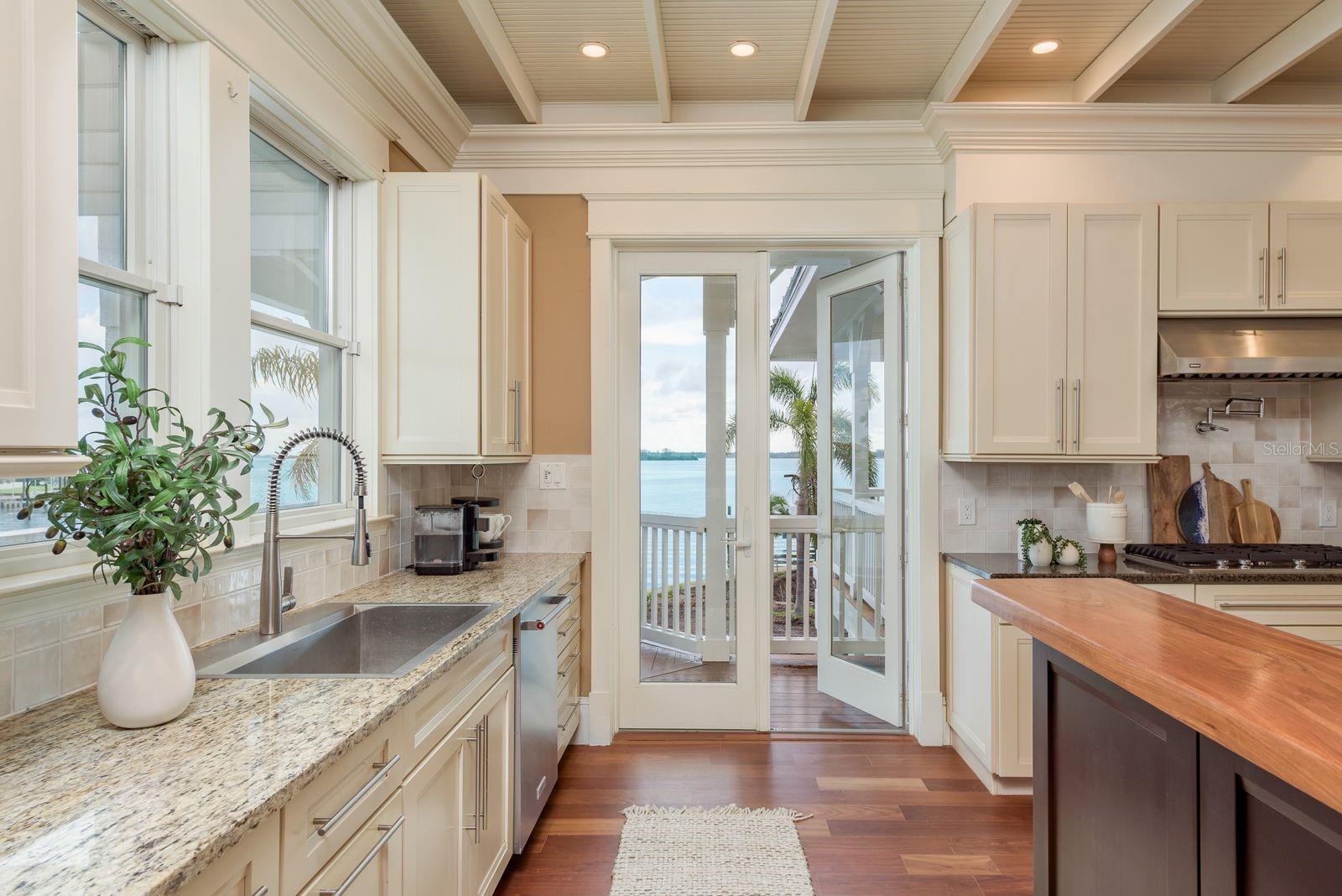 TB8399954 Property Photo