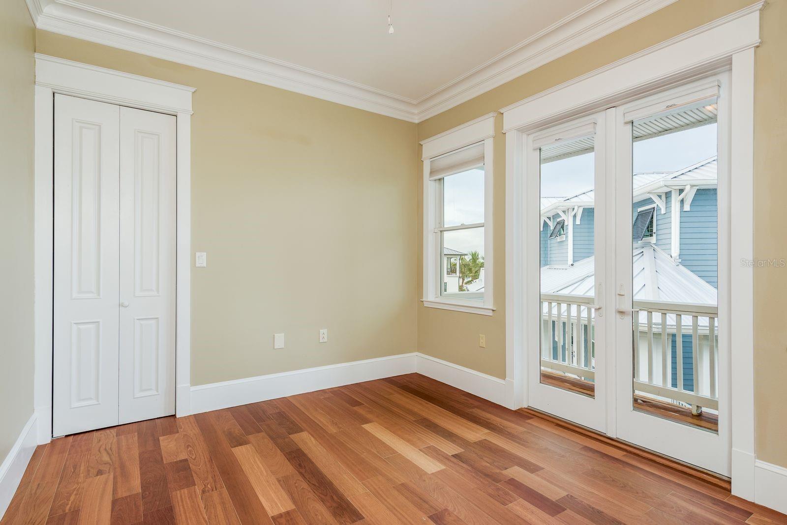 TB8399954 Property Photo