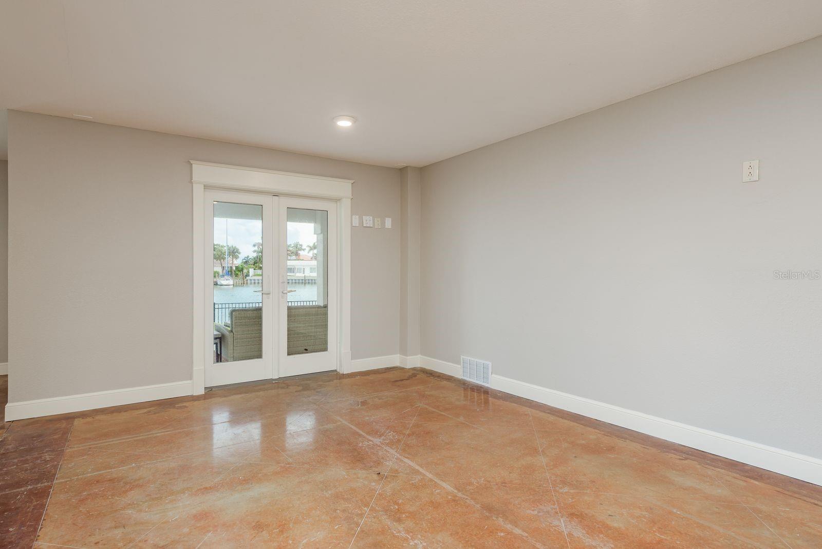 TB8399954 Property Photo