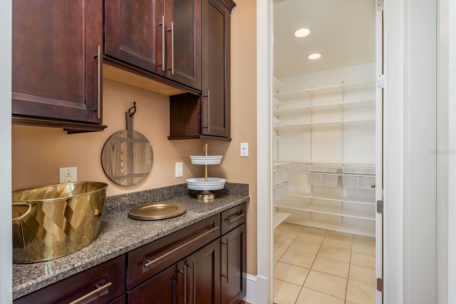 TB8399954 Property Photo