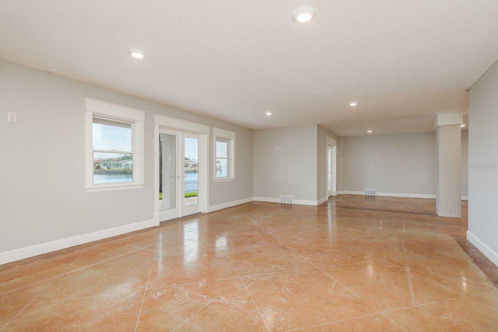 TB8399954 Property Photo