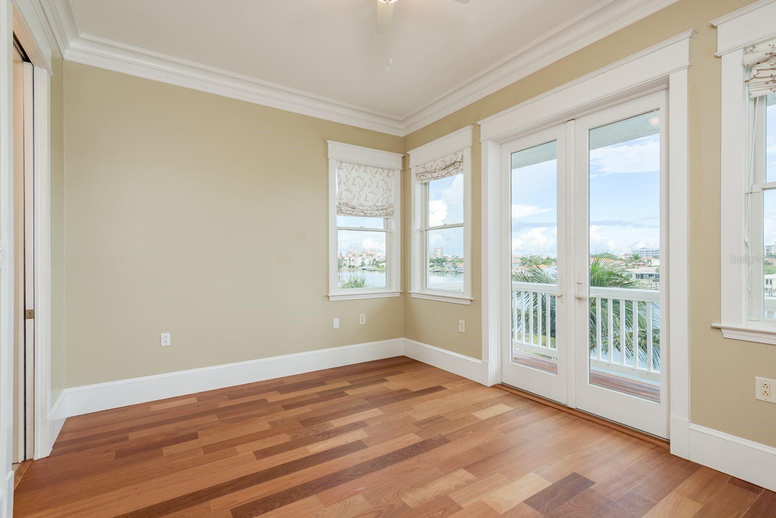 TB8399954 Property Photo