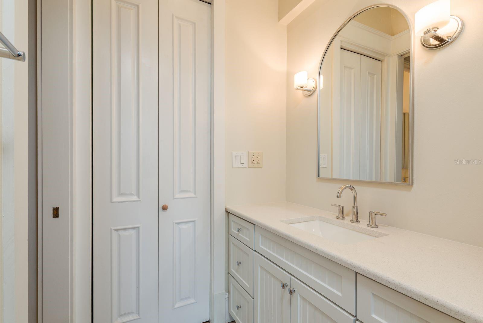 TB8399954 Property Photo