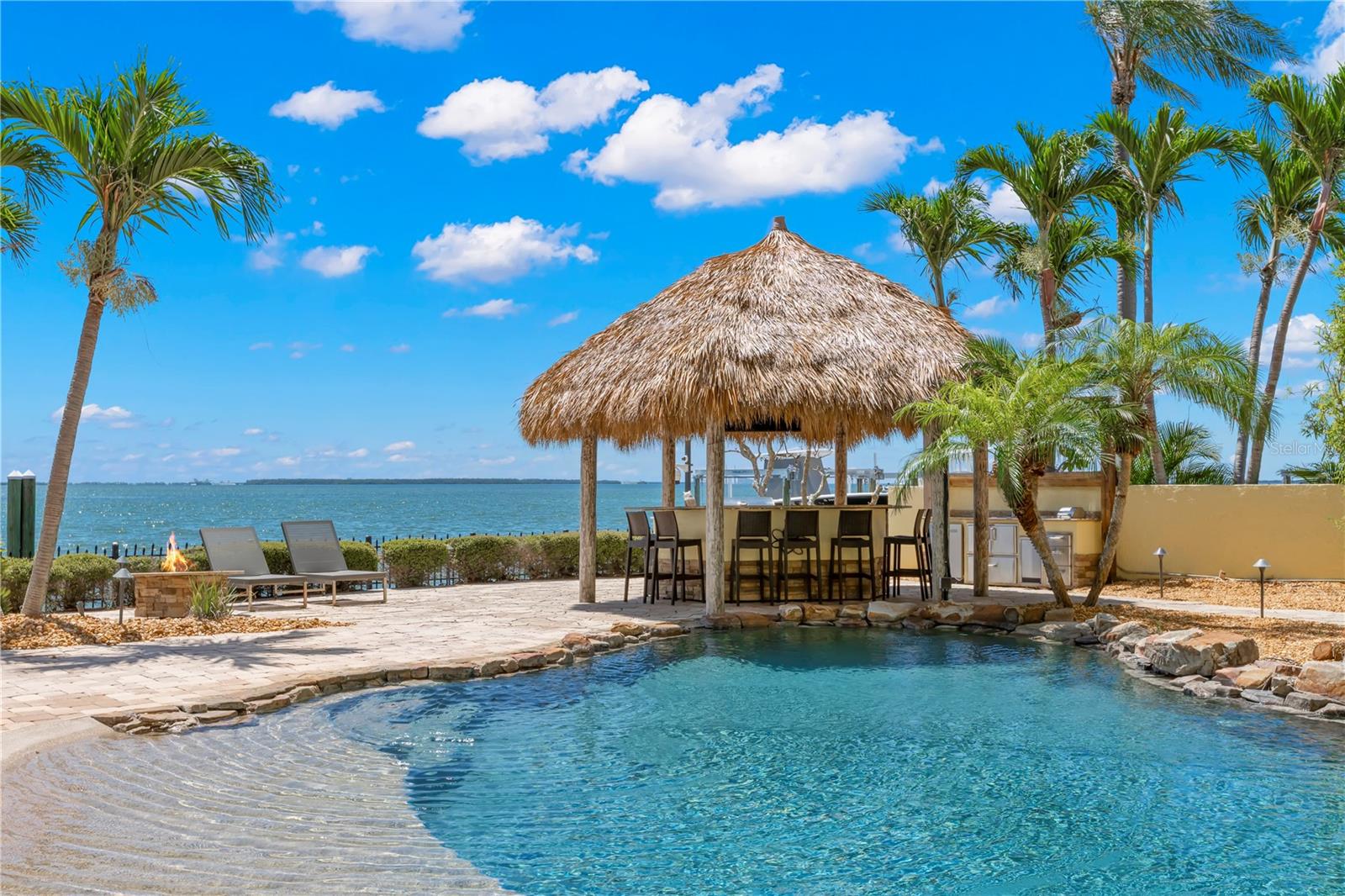 TB8399993 Property Photo