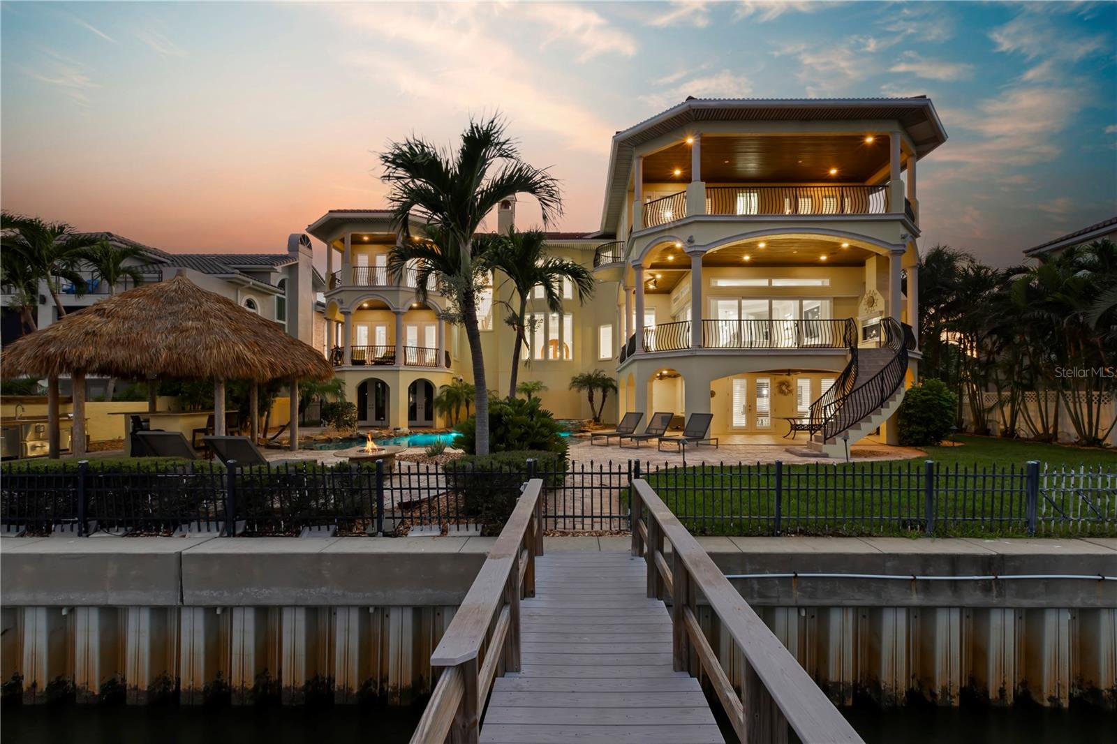 TB8399993 Property Photo