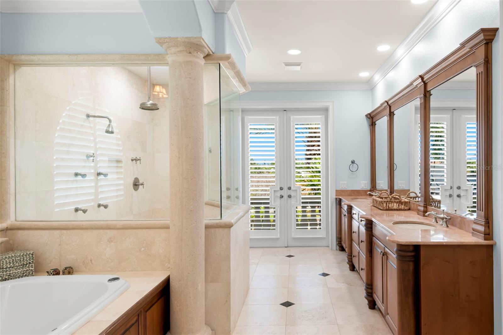 TB8399993 Property Photo