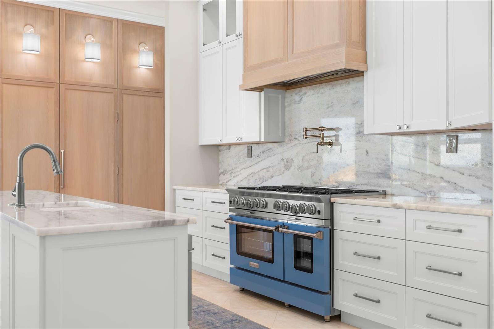 TB8399993 Property Photo