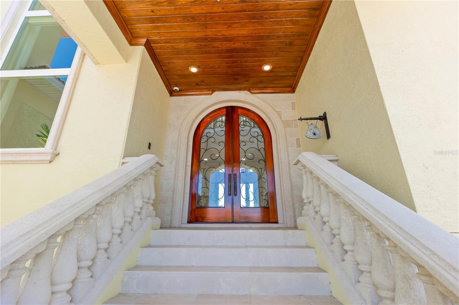 TB8399993 Property Photo